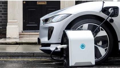 電動汽車移動充電寶 應急6千瓦時，為出行加注新保障